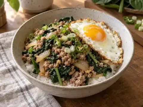 돼지고기 시금치덮밥