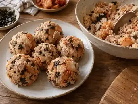 묵은지 참치주먹밥
