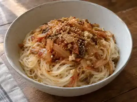 묵은지 간장국수